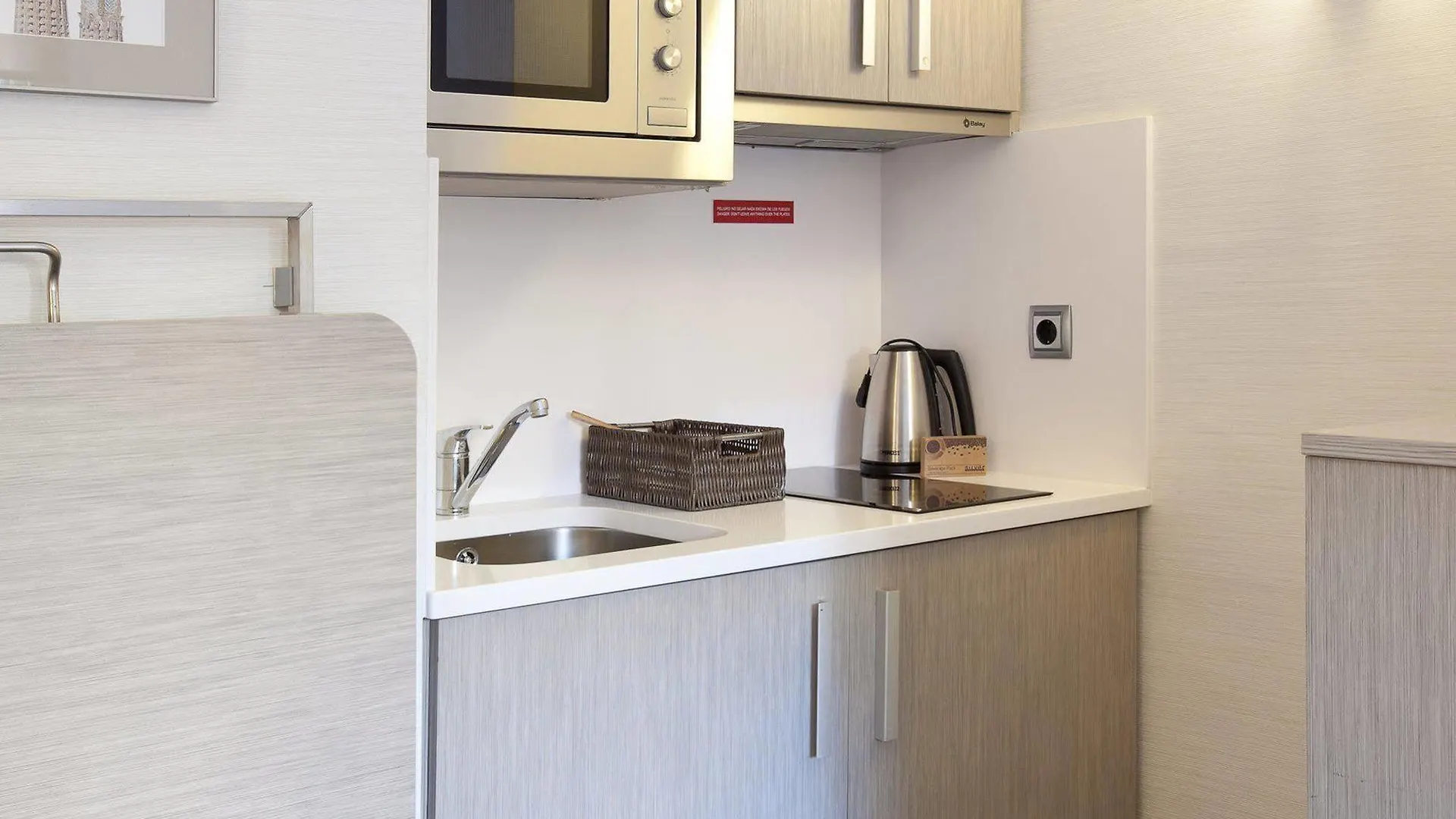 Aparthotel Silver Barcelona 3*,  Spain