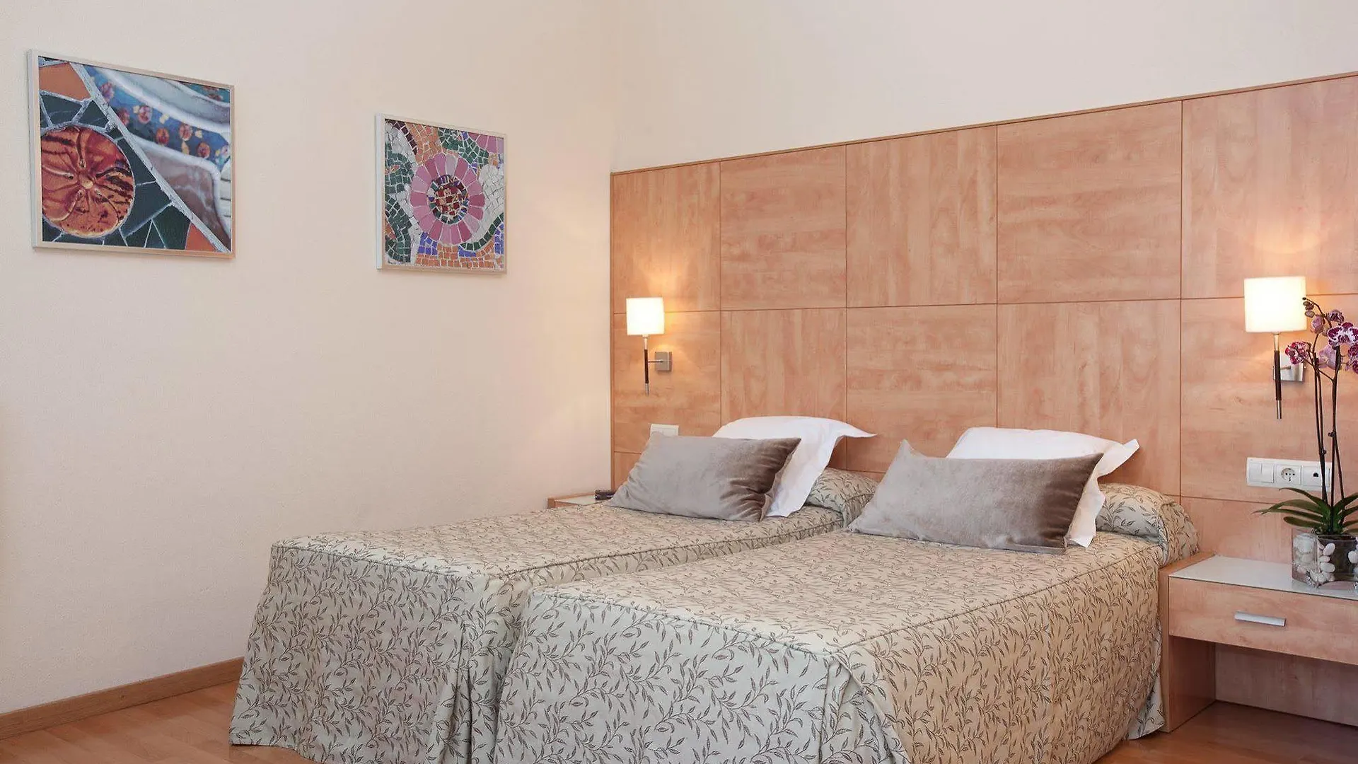 Aparthotel Silver Барселона 3*,