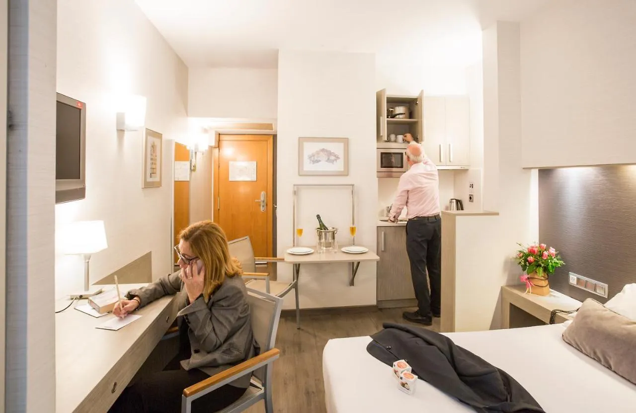 Aparthotel Silver Барселона Отель